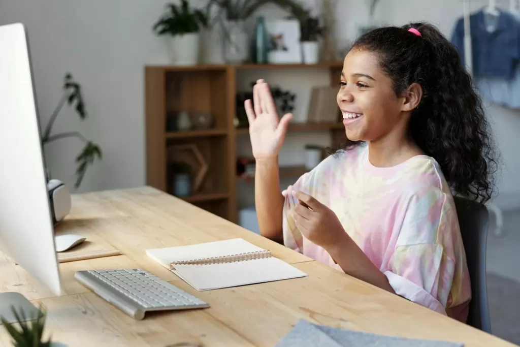 Aulas de Inglês: Online ou Presencial? Qual Escolher?